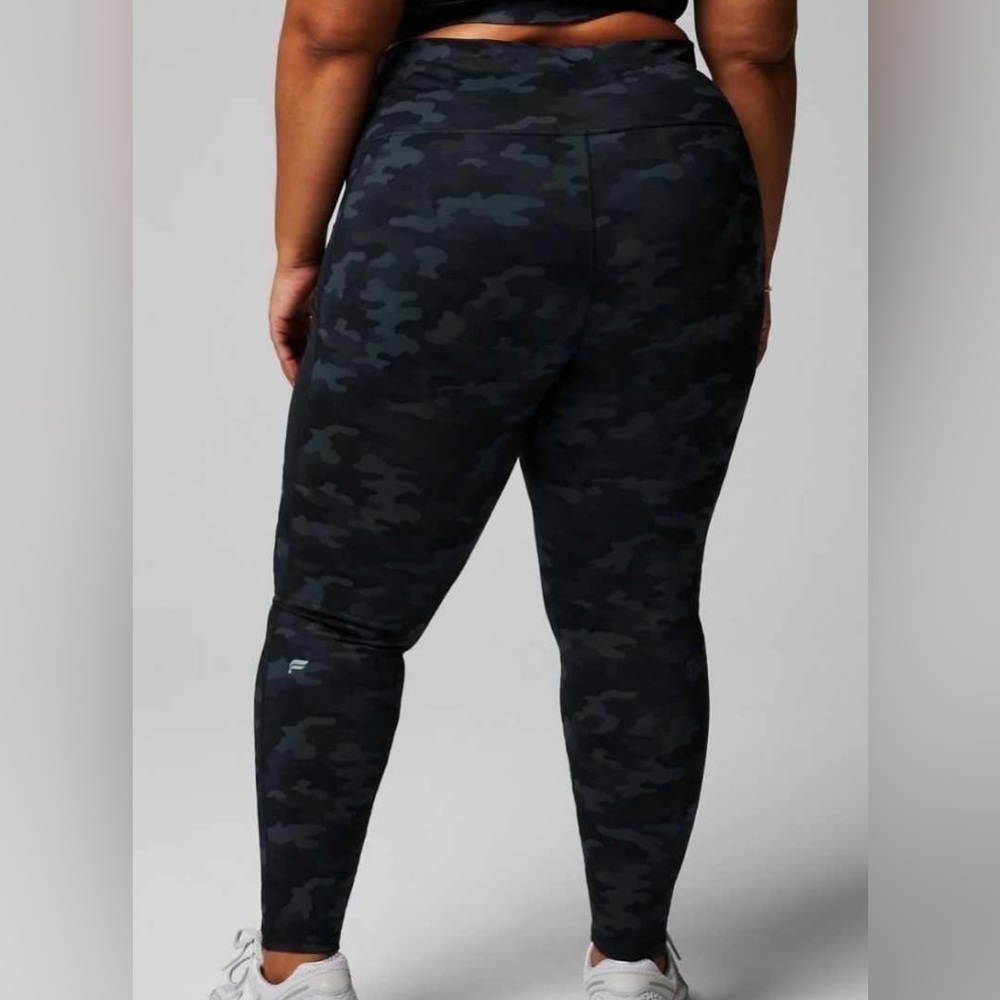 Fabletics - On-The-Go High-Waisted Legging - Tonal Camo. Size: 2X. NIB (1439) - Picture 6 of 10